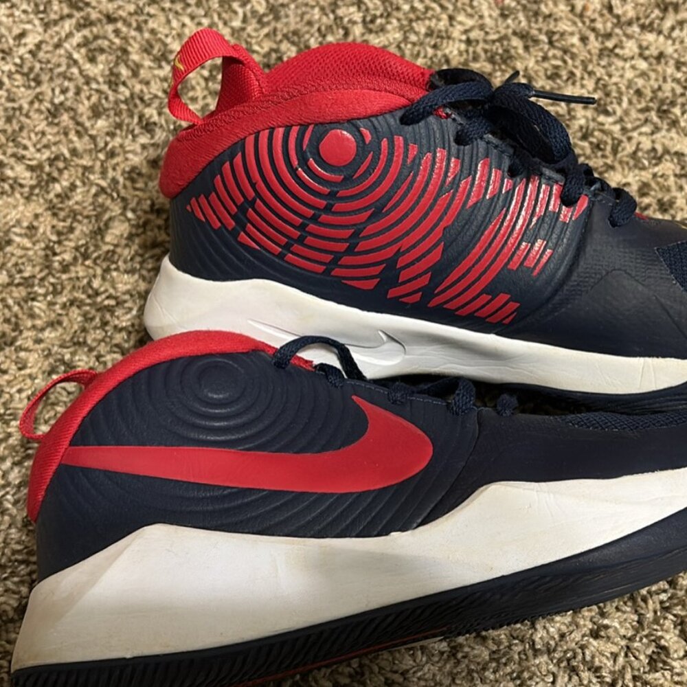 Youth Nike Boys Basketball/ Sneakers. Size 6.5